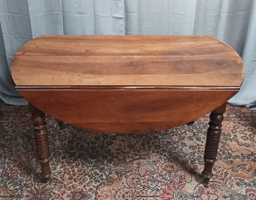 Louis-Philippe-Tisch aus Nussbaumholz