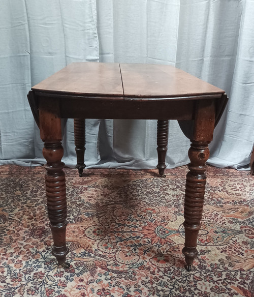 Louis-Philippe-Tisch aus Nussbaumholz