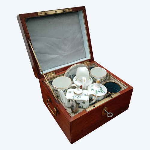 Kit da viaggio del XVIII secolo.