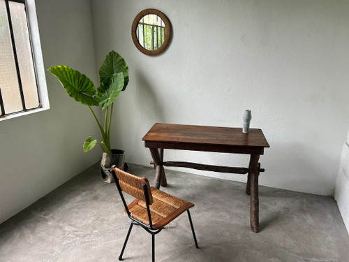 Bureau en noyer massif, art populaire, Savoie, vers 1900