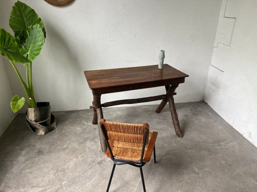 Bureau en noyer massif, art populaire, Savoie, vers 1900