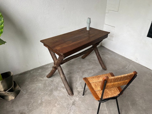 Bureau en noyer massif, art populaire, Savoie, vers 1900
