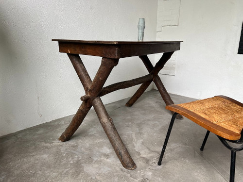 Bureau en noyer massif, art populaire, Savoie, vers 1900