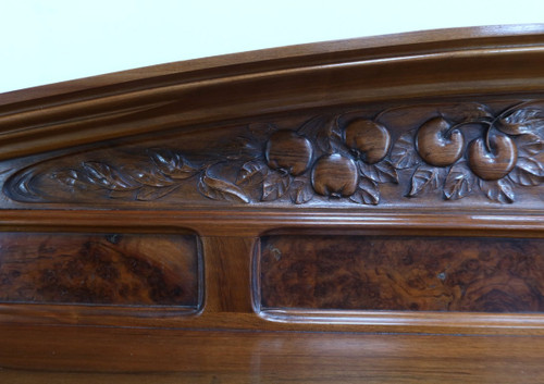 Beistelltisch aus Nussbaum, Jugendstil - 1900