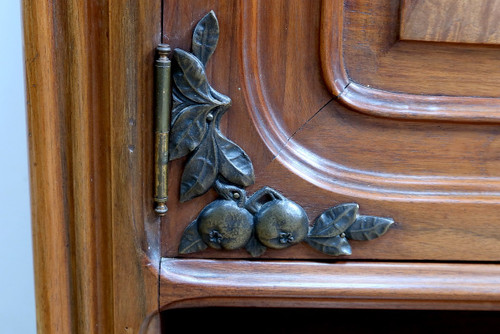 Beistelltisch aus Nussbaum, Jugendstil - 1900