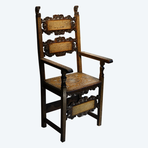 Grand Fauteuil En Noyer Décoré