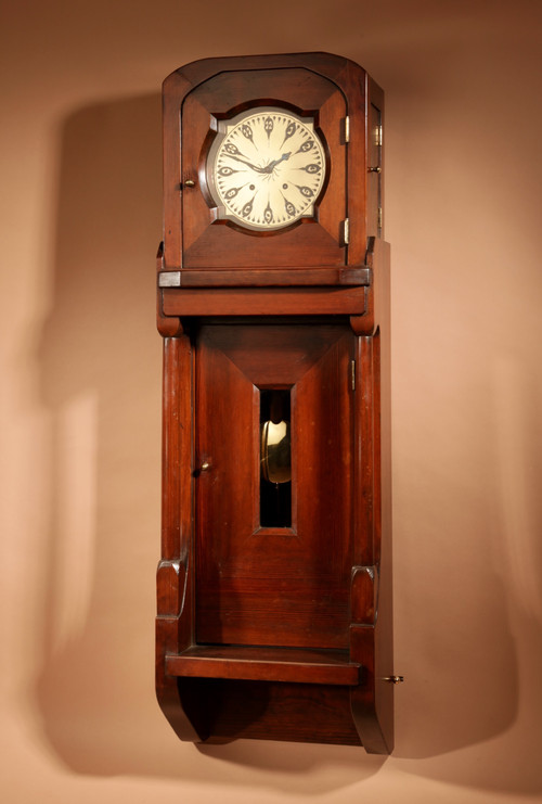Art Nouveau / Art Deco wall clock with Dutch / German architectural design circa 1900/20