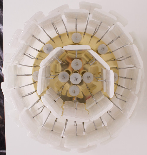 Grand plafonnier en verre de Murano et laiton.