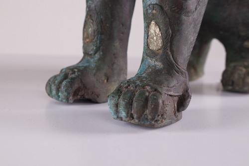 Paire de lions gardiens en bronze.