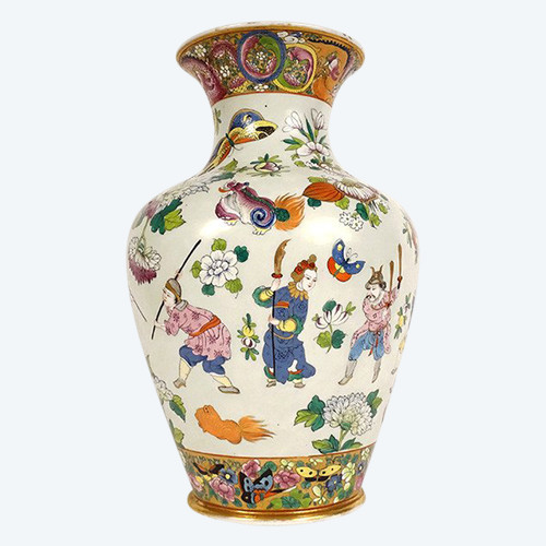 Vaso a balaustra in porcellana di Bayeux Caratteri cinesi Draghi Farfalle XIX secolo
