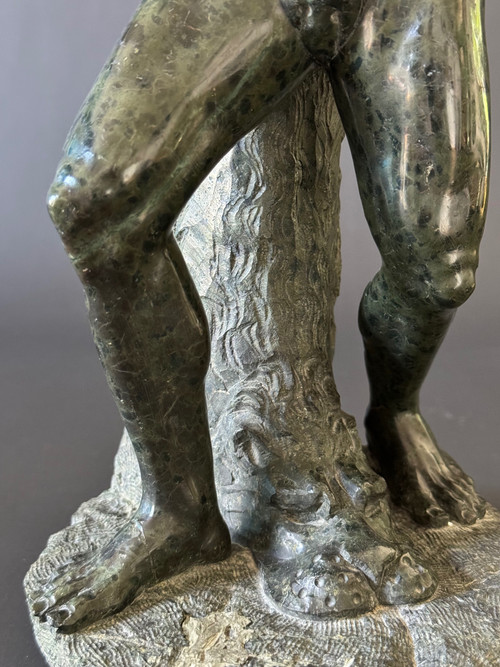 Hercule et le sanglier d'Érymanthe, groupe en marbre du XIXème siècle.