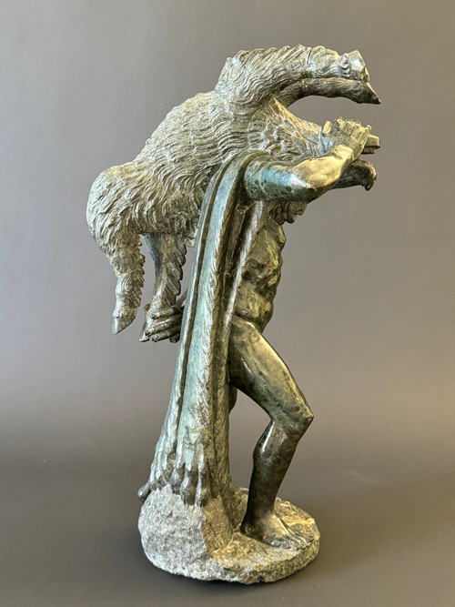 Hercule et le sanglier d'Érymanthe, groupe en marbre du XIXème siècle.