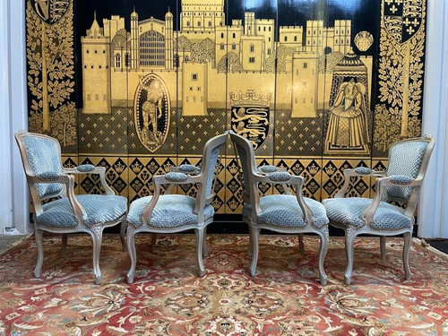 Suite de 4 fauteuils cabriolets de style Louis XV