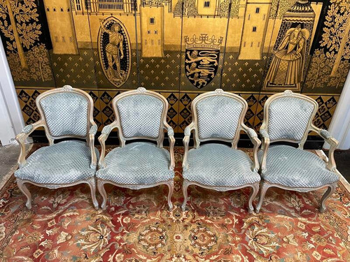 Suite de 4 fauteuils cabriolets de style Louis XV