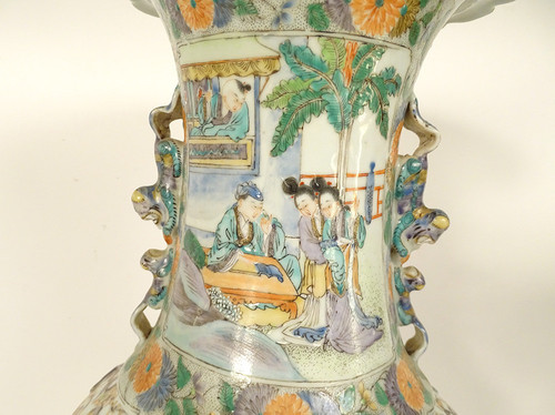 Paire grands vases porcelaine Chine famille verte scène palais dragons XIXè