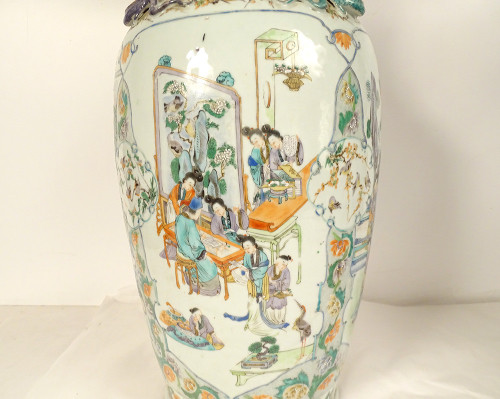 Paire grands vases porcelaine Chine famille verte scène palais dragons XIXè