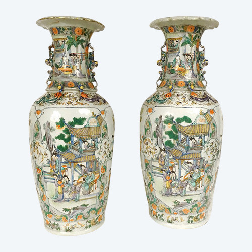 Paire grands vases porcelaine Chine famille verte scène palais dragons XIXè