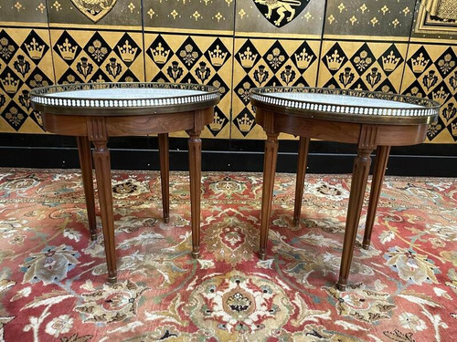 Paire de tables de chevets de style Louis XVI