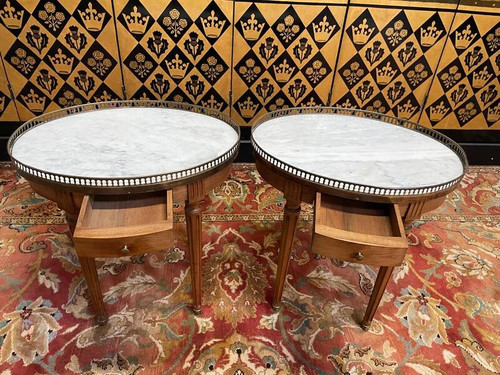 Paire de tables de chevets de style Louis XVI