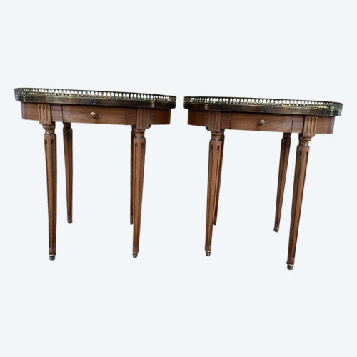 Paire de tables de chevets de style Louis XVI