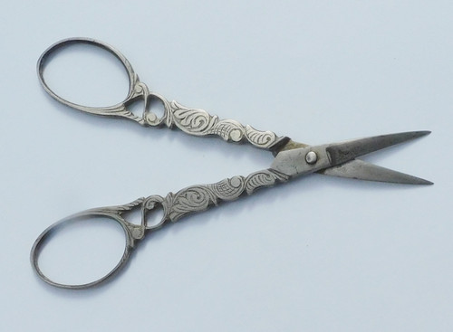 Paire de ciseaux anciens courbés en acier à broder, couture, ongles italiens signés XIXe 