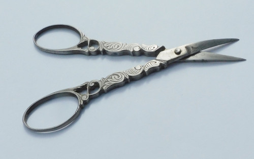 Paire de ciseaux anciens courbés en acier à broder, couture, ongles italiens signés XIXe 
