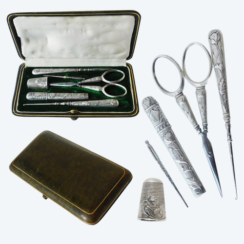 Vecchio kit da cucito in argento Art Nouveau forbici da ricamo ditale punzone 