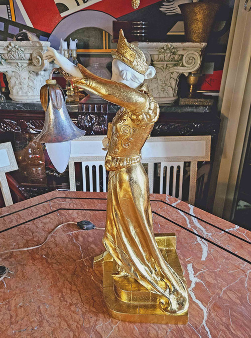 Wichtige Lampe aus vergoldetem Metall und Jugendstil-Keks