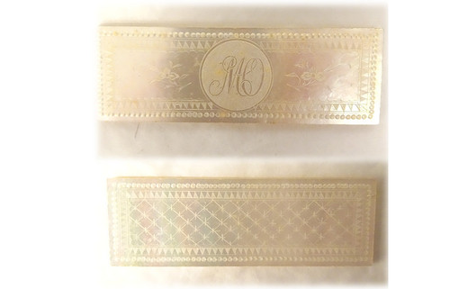 Geschenkbox 126 Perlmutt-Token, lackiertes Holz, vergoldet, japanisches Monogramm, 19. Jahrhundert
