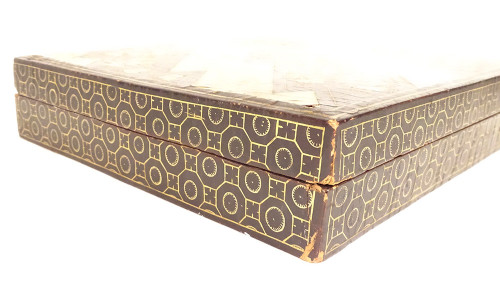 Geschenkbox 126 Perlmutt-Token, lackiertes Holz, vergoldet, japanisches Monogramm, 19. Jahrhundert