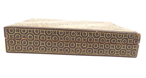 Geschenkbox 126 Perlmutt-Token, lackiertes Holz, vergoldet, japanisches Monogramm, 19. Jahrhundert
