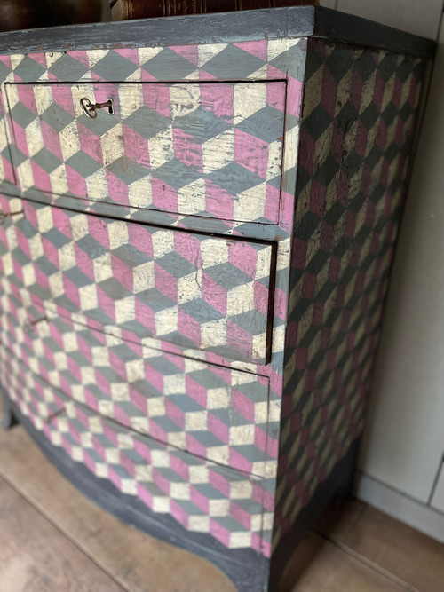 19th century chest of drawers with cubic motifs and a rounded front