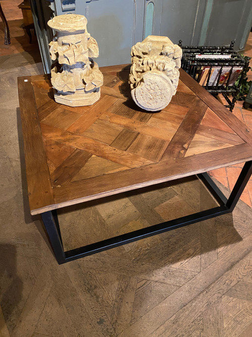Table de salon ( basse) avec une jolie dalle de parquet Versailles datant du 18e siècle 
