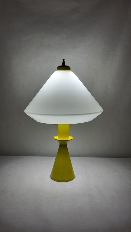 Lampe en métal laqué jaune Design Années 80