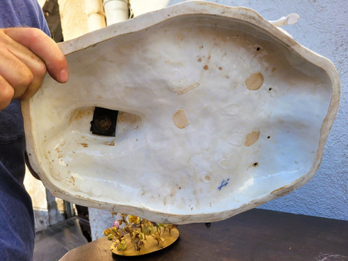 Dans le gout de Meissen, Putto Conduisant Un Char De Fleurs, XIXème Siècle
