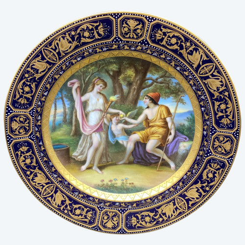 DECORATIVE PLATE