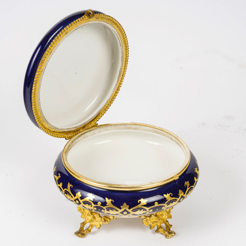 Bellissima scatola di caramelle in porcellana di Sèvres, fine del XIX secolo
