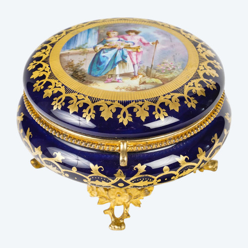 Bellissima scatola di caramelle in porcellana di Sèvres, fine del XIX secolo