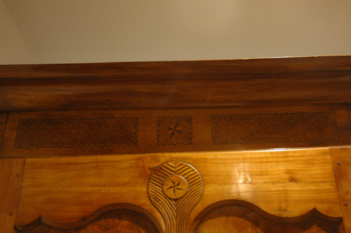 Saintongeaise bonnet maker in cherry wood and elm burl - Late 18th century