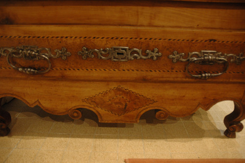 Saintongeaise bonnet maker in cherry wood and elm burl - Late 18th century