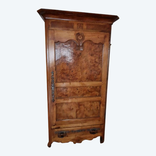 Saintongeaise bonnet maker in cherry wood and elm burl - Late 18th century
