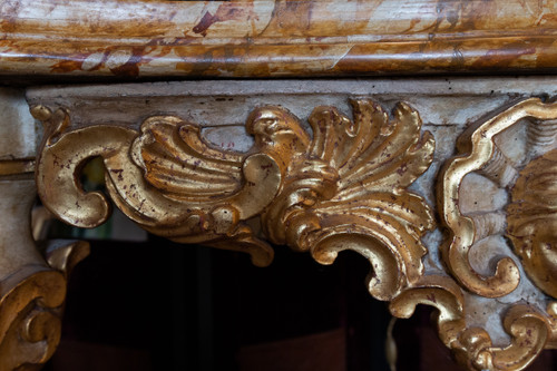 Italie XVIIIème siècle Importante console laquée et dorée plateau à l’imitation du marbre de Sienne
