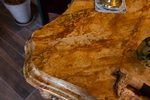 Italie XVIIIème siècle Importante console laquée et dorée plateau à l’imitation du marbre de Sienne