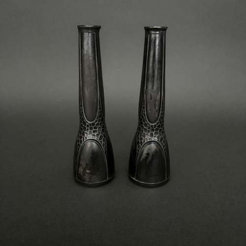 Paire de vases Art Nouveau en métal argenté dinanderie 1900 par Orivit