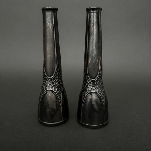 Paire de vases Art Nouveau en métal argenté dinanderie 1900 par Orivit