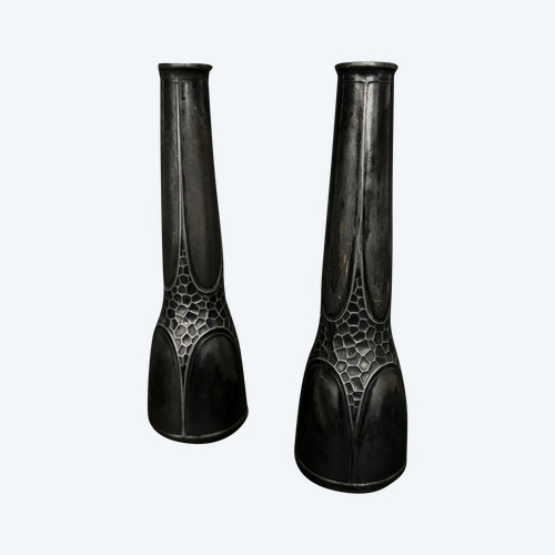 Paire de vases Art Nouveau en métal argenté dinanderie 1900 par Orivit