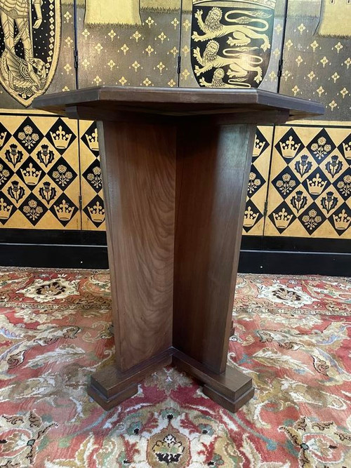 Art Deco period pedestal table in solid mahogany.