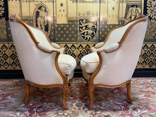 Paire de fauteuils bergères gondoles de style Louis XV