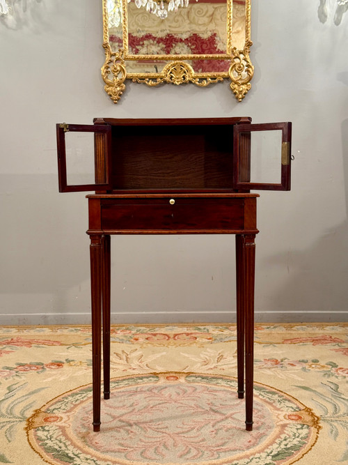 Petit Bonheur Du Jour En Acajou d'Epoque Louis XVI Vers 1780