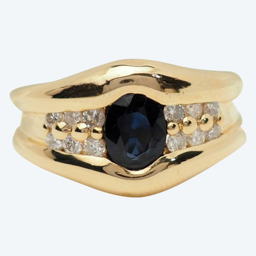 Bague en or jaune, saphir ovale et diamants